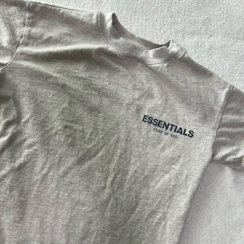 Kids Essentials Tshirt Size 8! Like new only worn once
